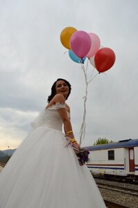 Train bridal balloon photo