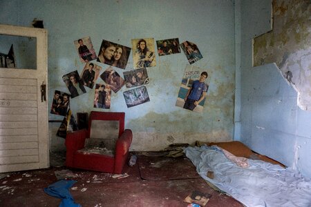 Posters wall armchair