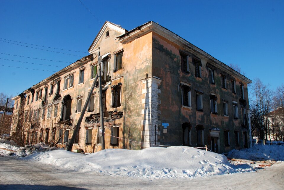 Collapse architecture winter
