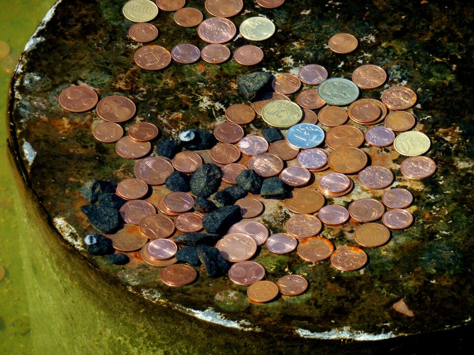Metal fountain city sculpture