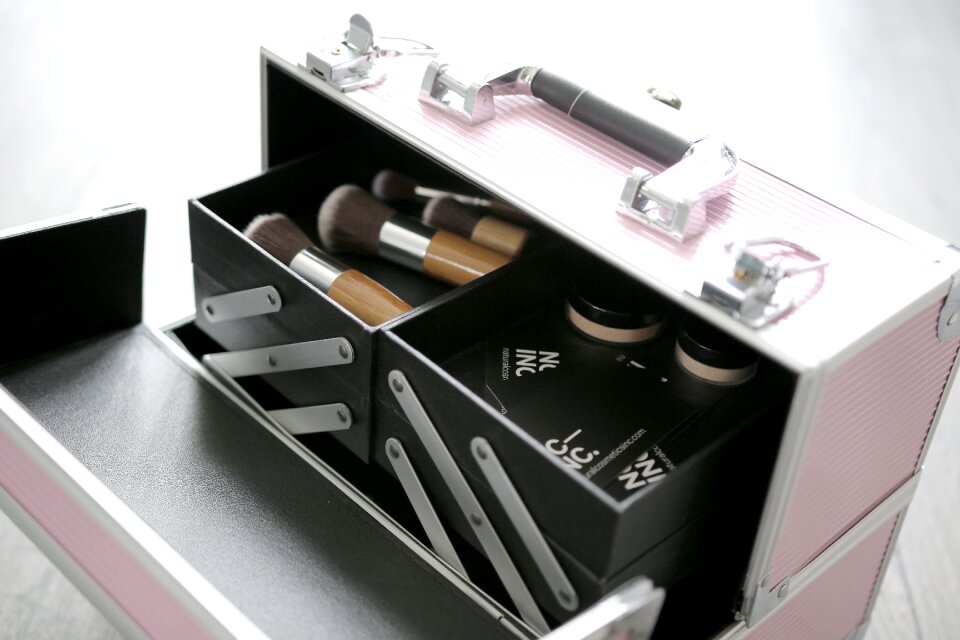 Cosmetic mineral powder