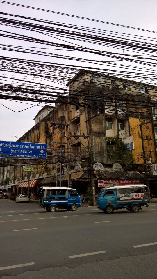 Cables tuk tuk surat thani