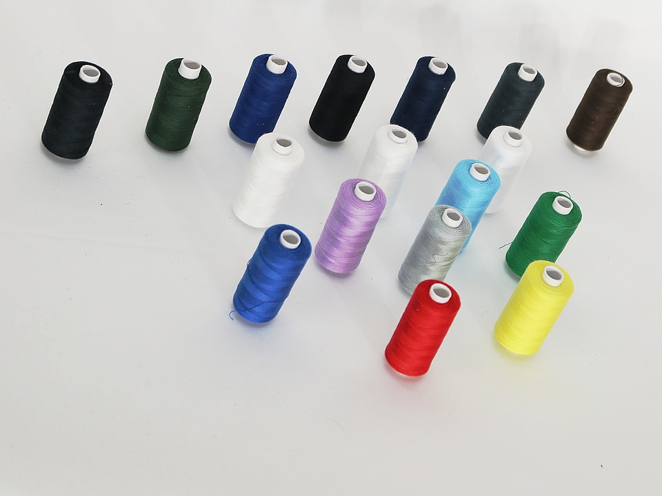 Multicolor coil coils