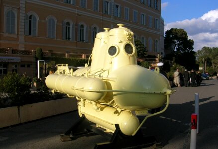 Paris submarine tiny
