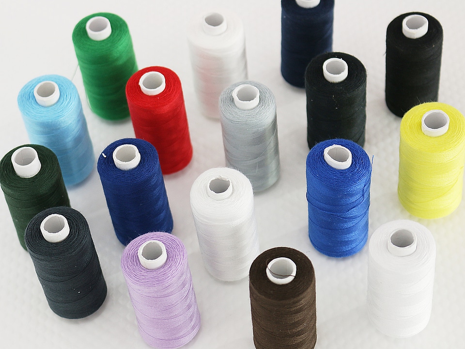 Multicolor coil coils