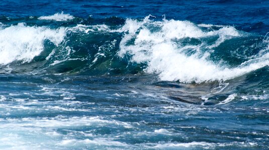 Sea water spitting water