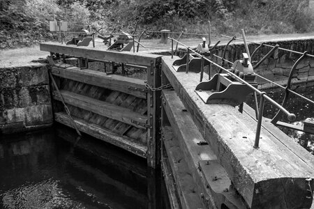 Black and white channel port