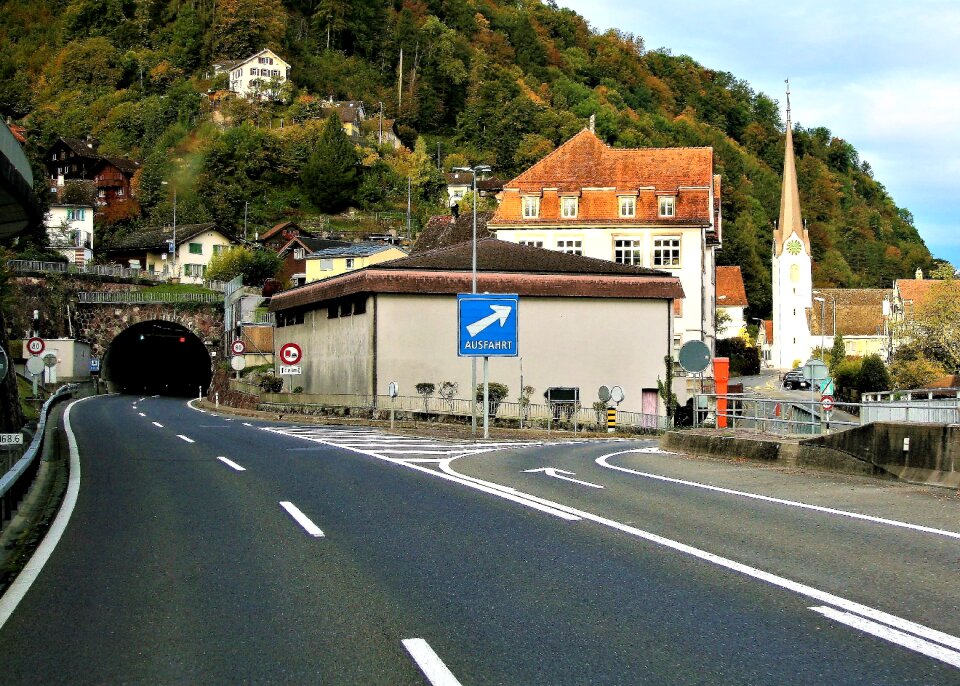 Hills superstructure switzerland