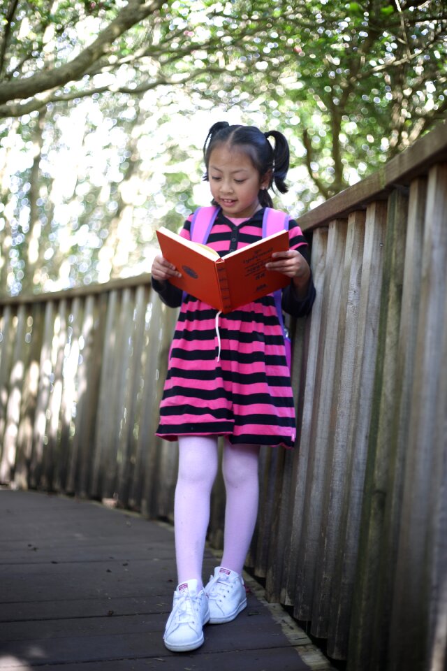 Cute kid auckland botanic garden