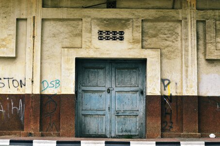Door grunge classic