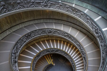 Trap winding staircase architecture