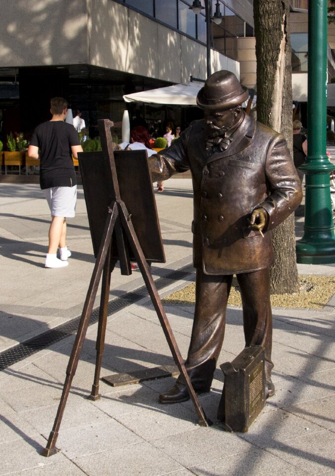 Man bronze painter