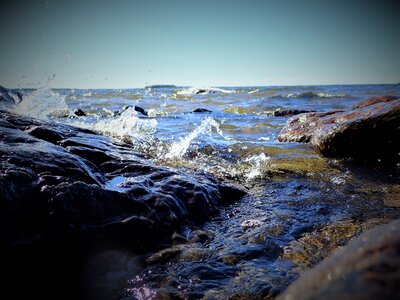 Surf water crackling