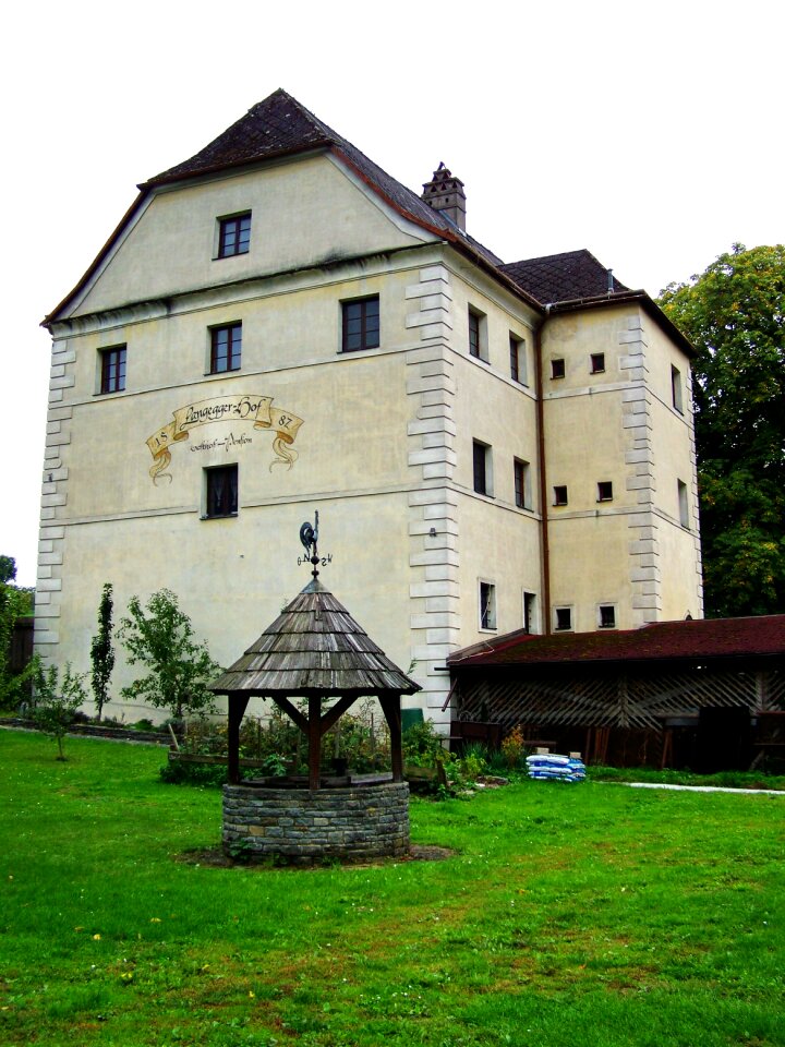Sixteenth-century house restaurant and pension architecture