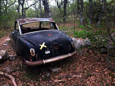 Car wreck rusted old