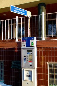 Payment wall fence