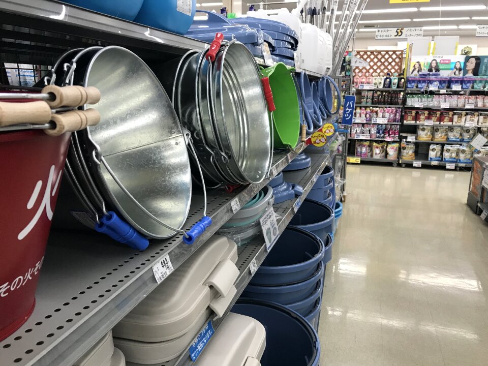 Bucket home center fire extinguishing bucket