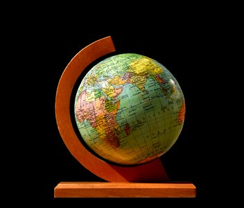 Globe stand turn