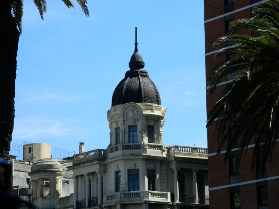 Building montevideo architecture