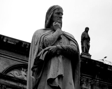 Statue dante black and white photo
