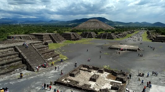 Pyramids totihuacan aztecs