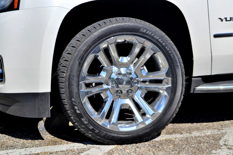 White sports utility vehicle suv