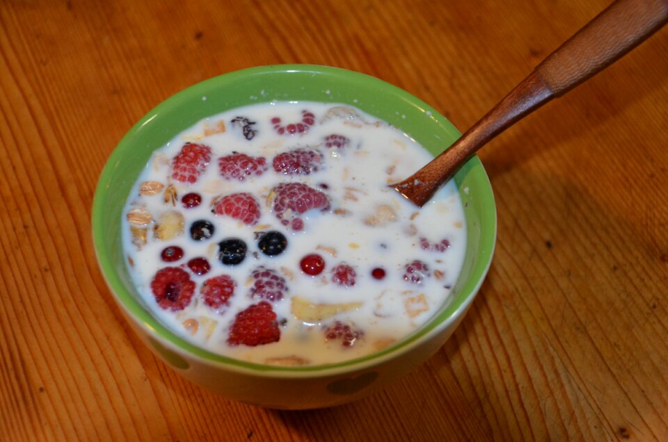 Muesli breakfast fruits
