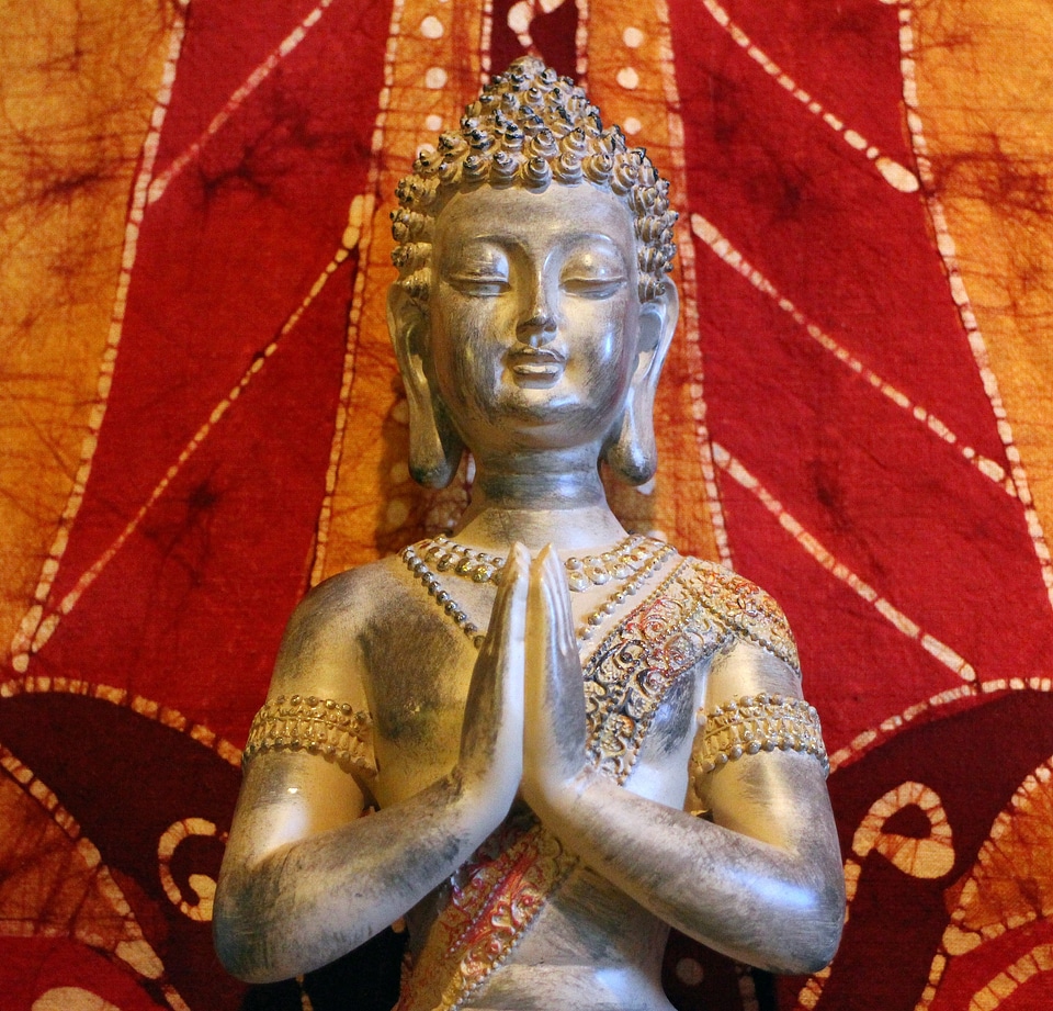 Buddha sculpture statue