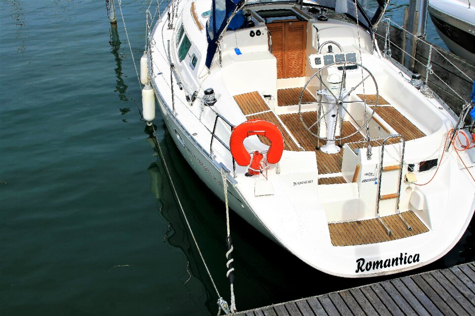 Sailing the silence relax