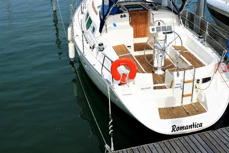 Sailing the silence relax