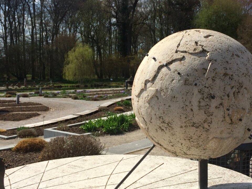 Nature sundial sun
