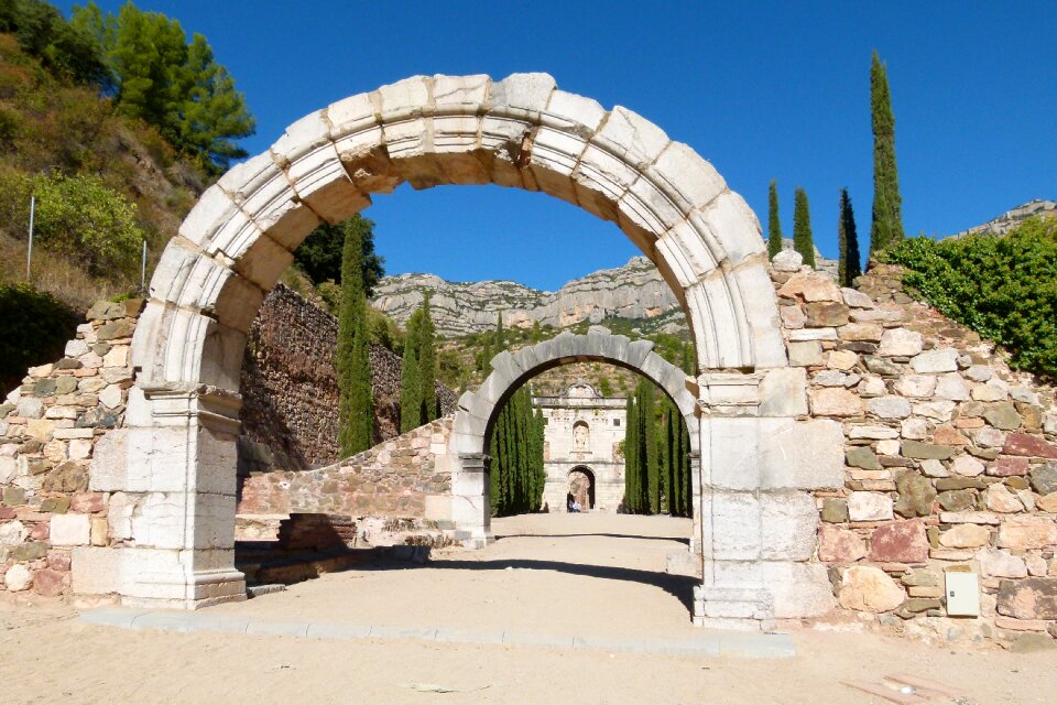 Priorat catalunya ruins