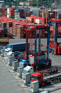 Elbe maritime crane