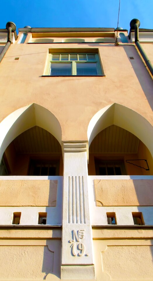 Arc window up