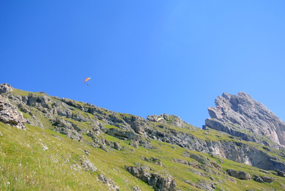 Paragliding fly dolomites