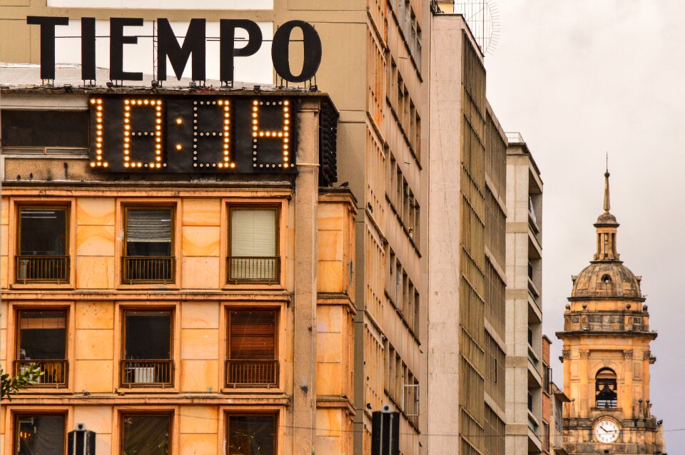 Bogotá cathedral clock
