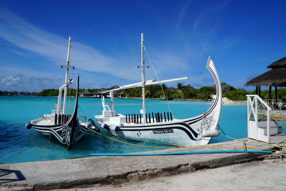 Carving maldives sea