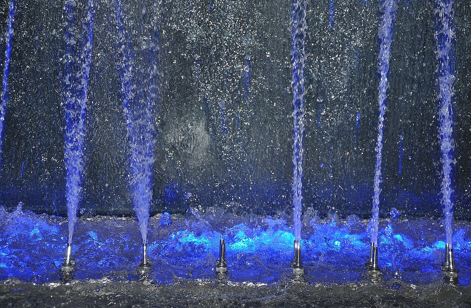 Colorful water games inject