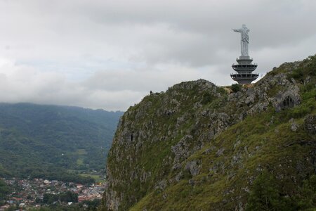 Statue monument