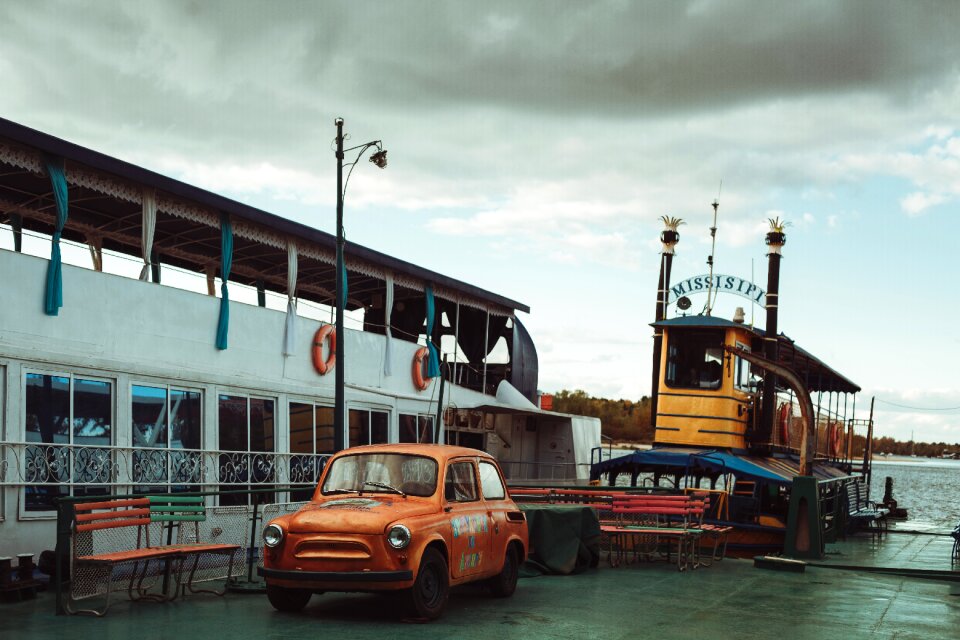 Marina shipping load