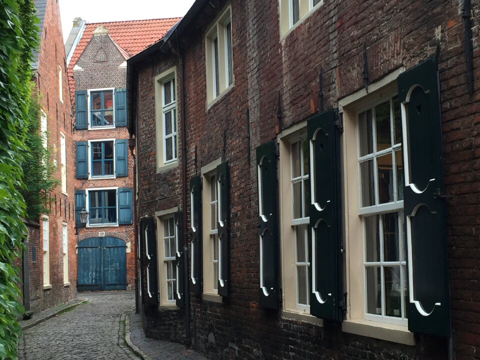 Alley architecture old