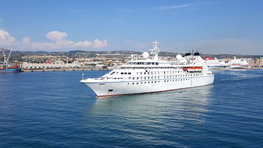 Sea cruise ship star breeze photo