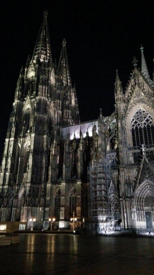 Church facade dom