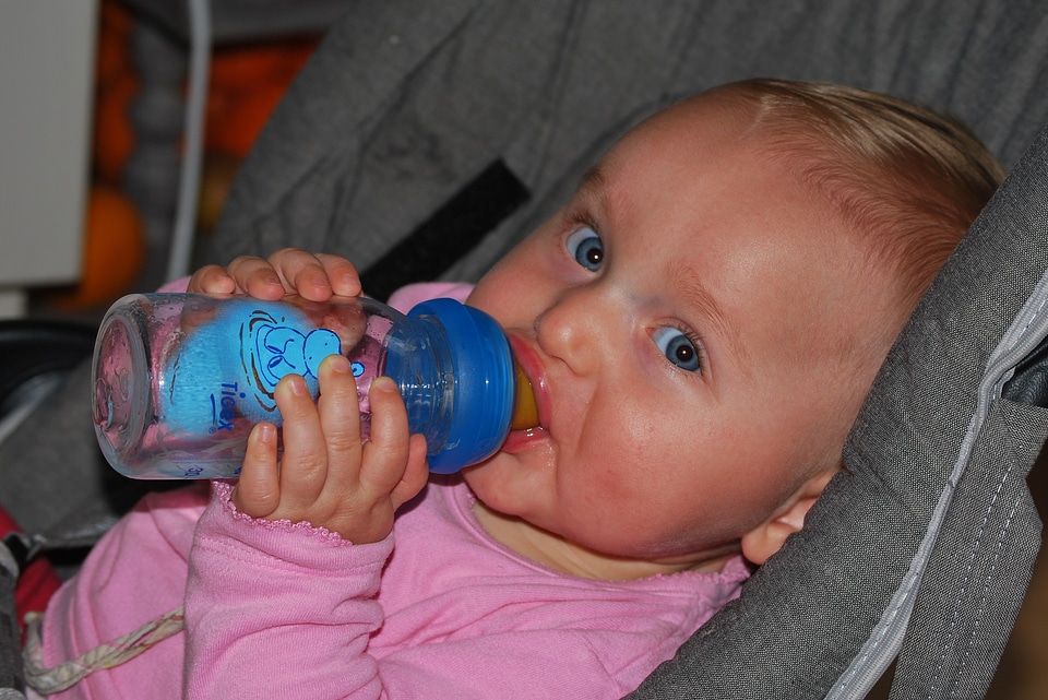 People child drink bottle