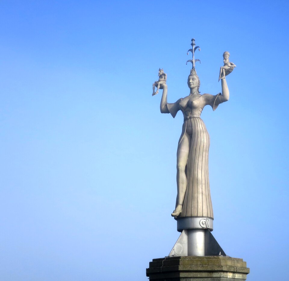 Peter lenk lake constance courtesan