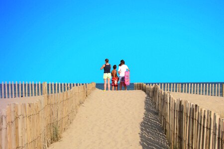 Beach life horizon heat wave