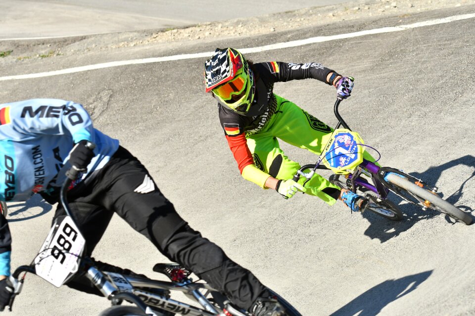 Cyclists race rad-bundesliga
