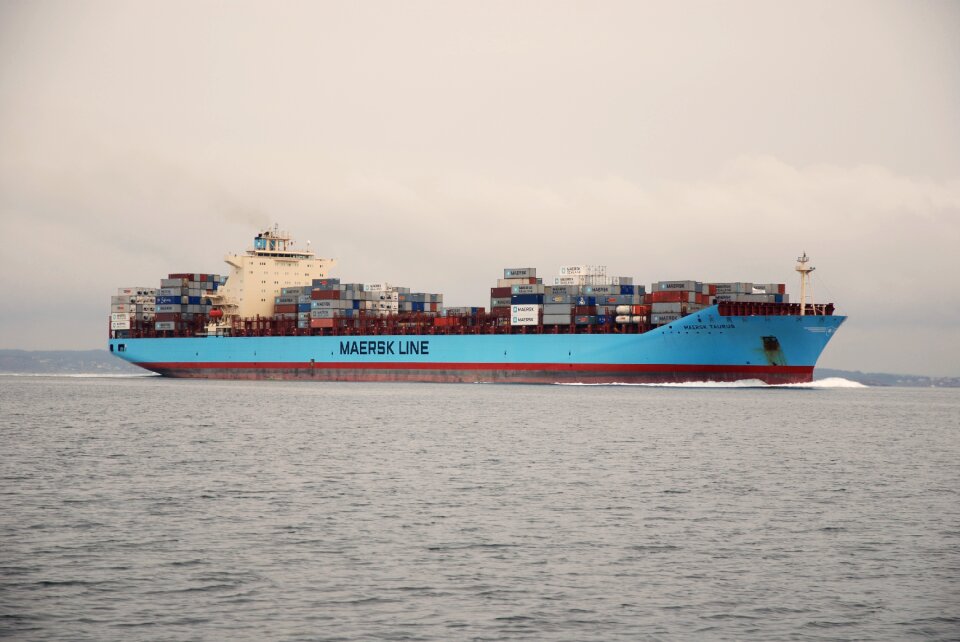 Container shipping ship