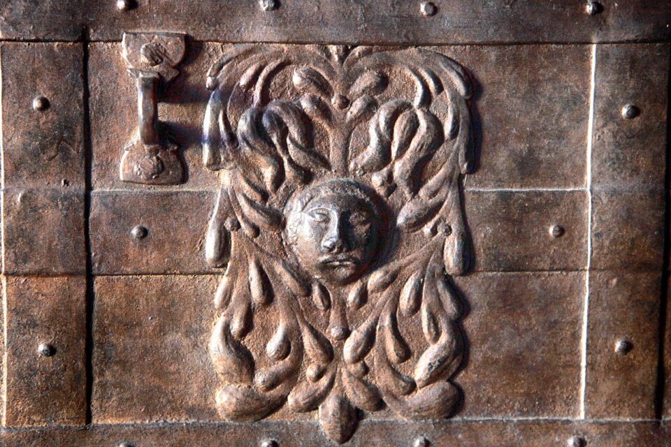 Castle ornament fitting