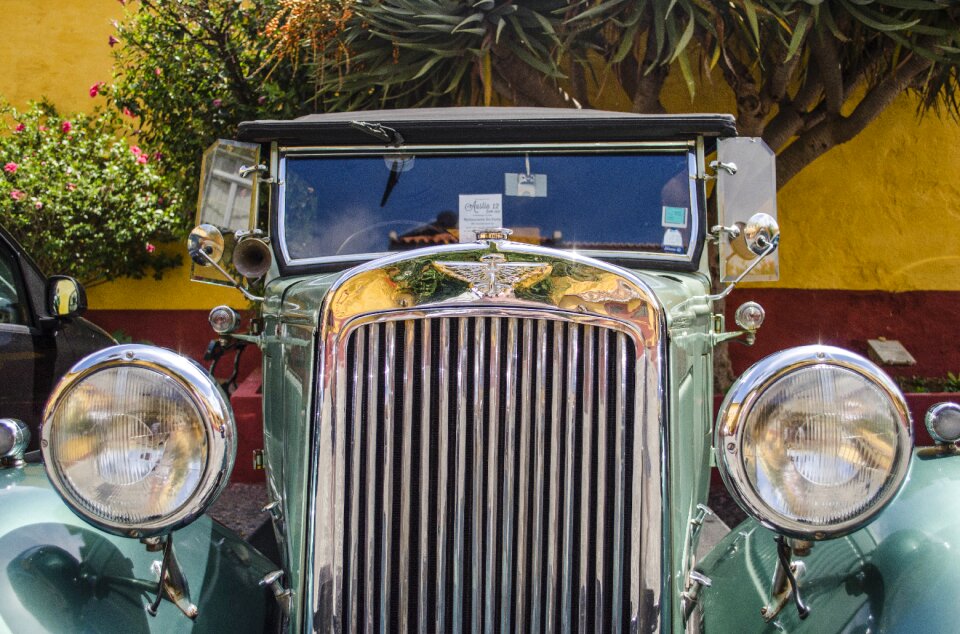 Auto the vehicle retro car